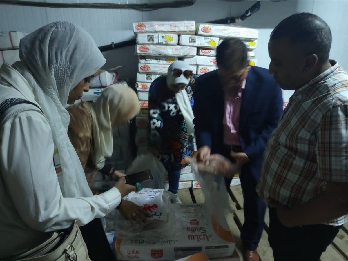 الطب البيطري بالأقصر يضبط دواجن فاسدة