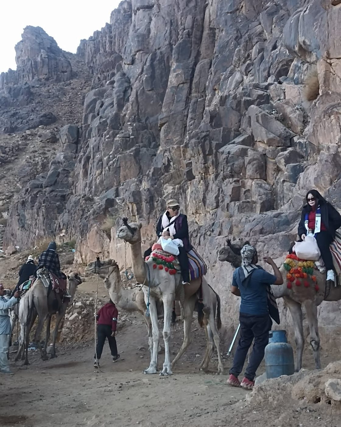 إقبال كبير من السائحين على زيارة المقدسات الدينية بسانت كاترين