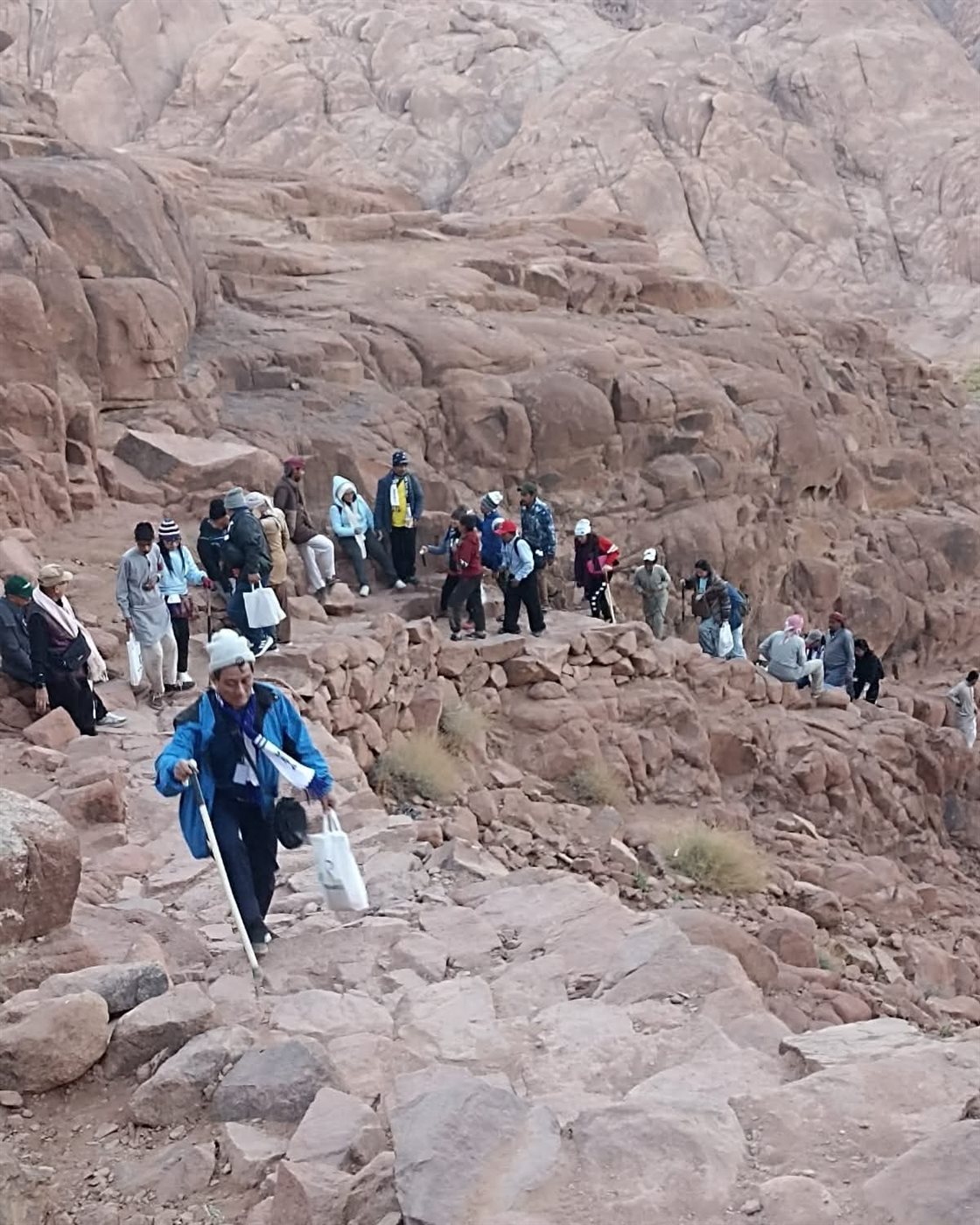 إقبال كبير من السائحين على زيارة المقدسات الدينية بسانت كاترين