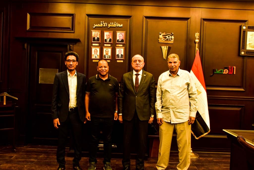 محافظ الأقصر يستقبل وفد بيت الشعر 