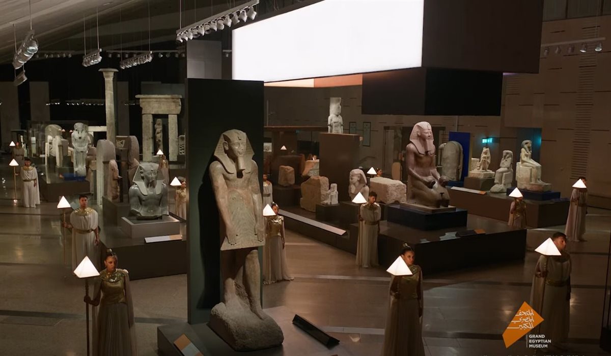 ازاي أروح المتحف المصري الكبير من حلوان؟