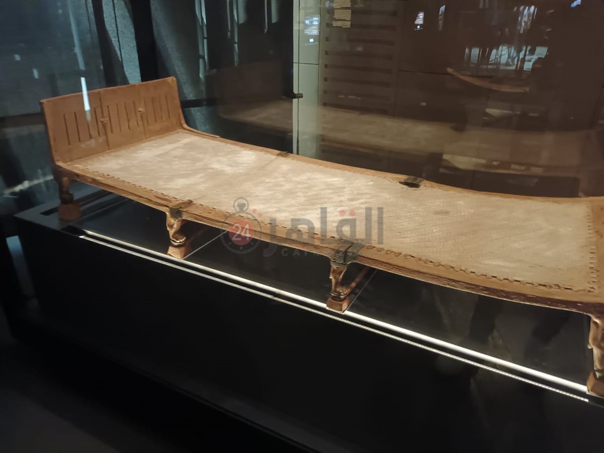 أول صور لسرير توت عنخ آمون