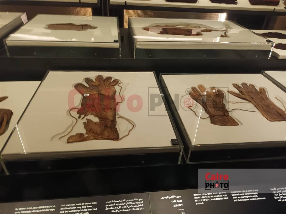 <strong>قفازات وجوارب توت عنخ آمون</strong>