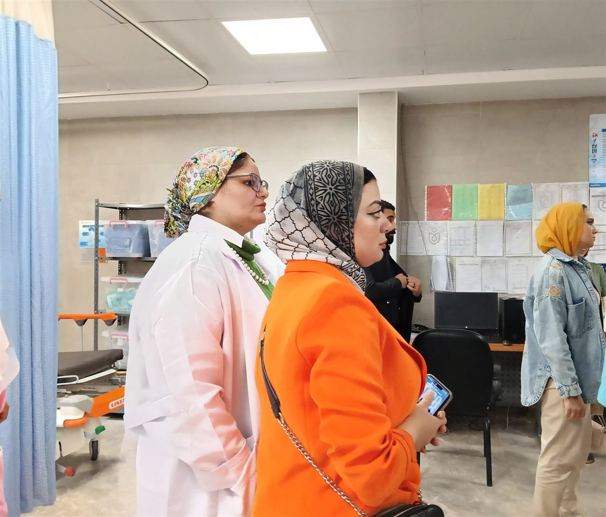 جولة مفاجئة لمسؤولي الرعاية الصحية بمستشفى سانت كاترين