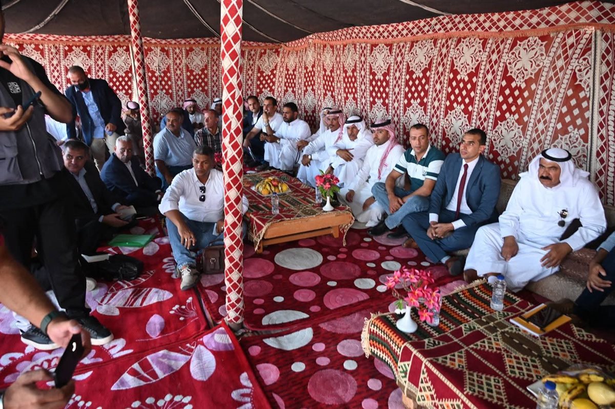 لقاء المحافظ