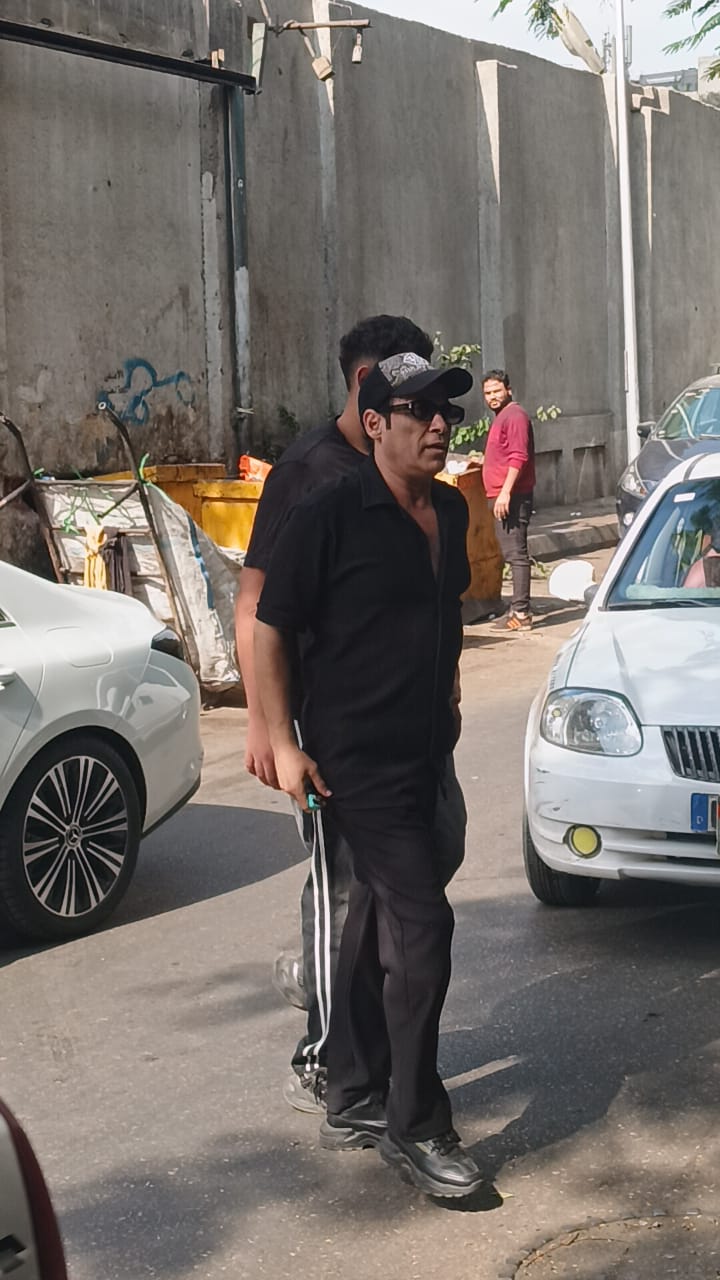 سعد الصغير أول الحضور لمسجد السراج المنير لإداء صلاة الجنازة على السيناريست أحمد عبد الله 