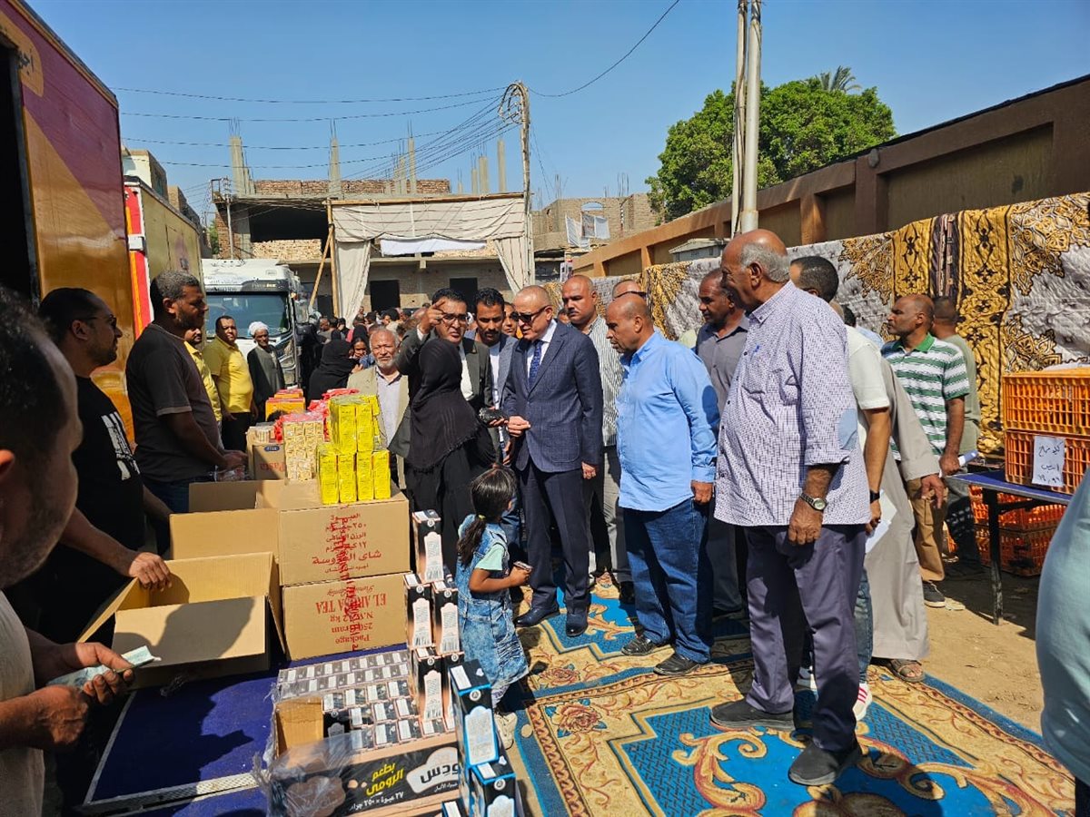 محافظ الأقصر يفتتح سوق اليوم الواحد