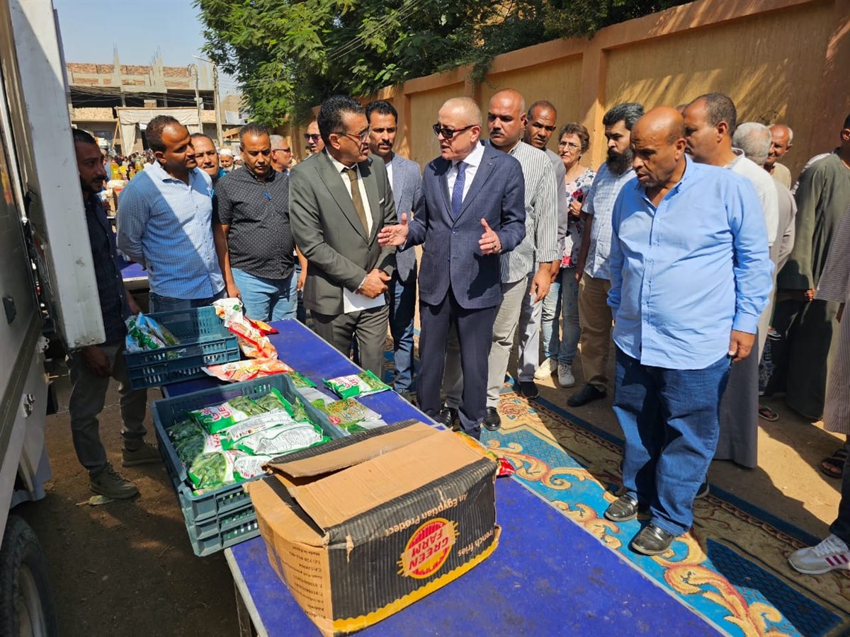 محافظ الأقصر يفتتح سوق اليوم الواحد