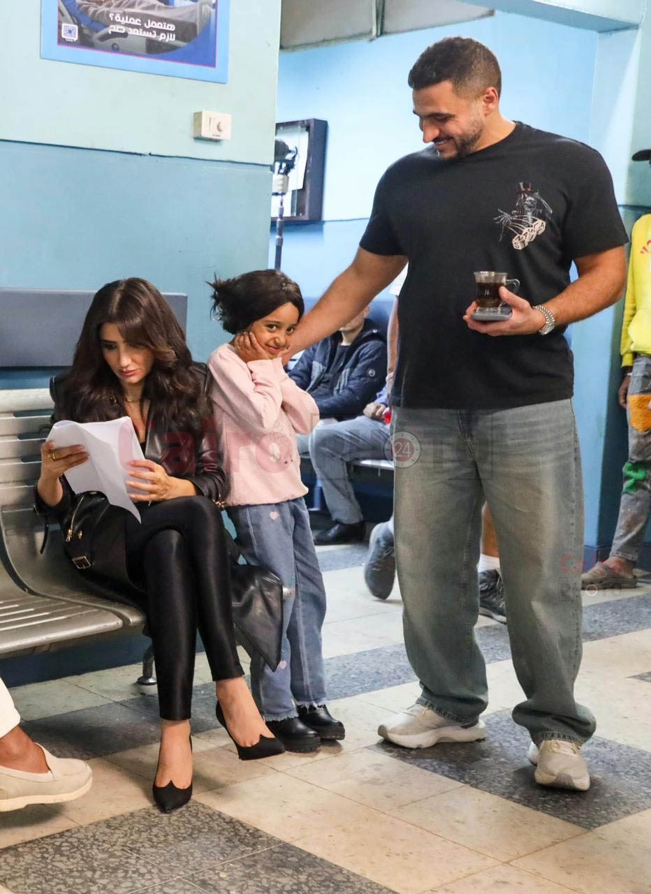 مي عمر وأحمد العوضي يحققان أمنية الطفلة ليلى محاربة السرطان