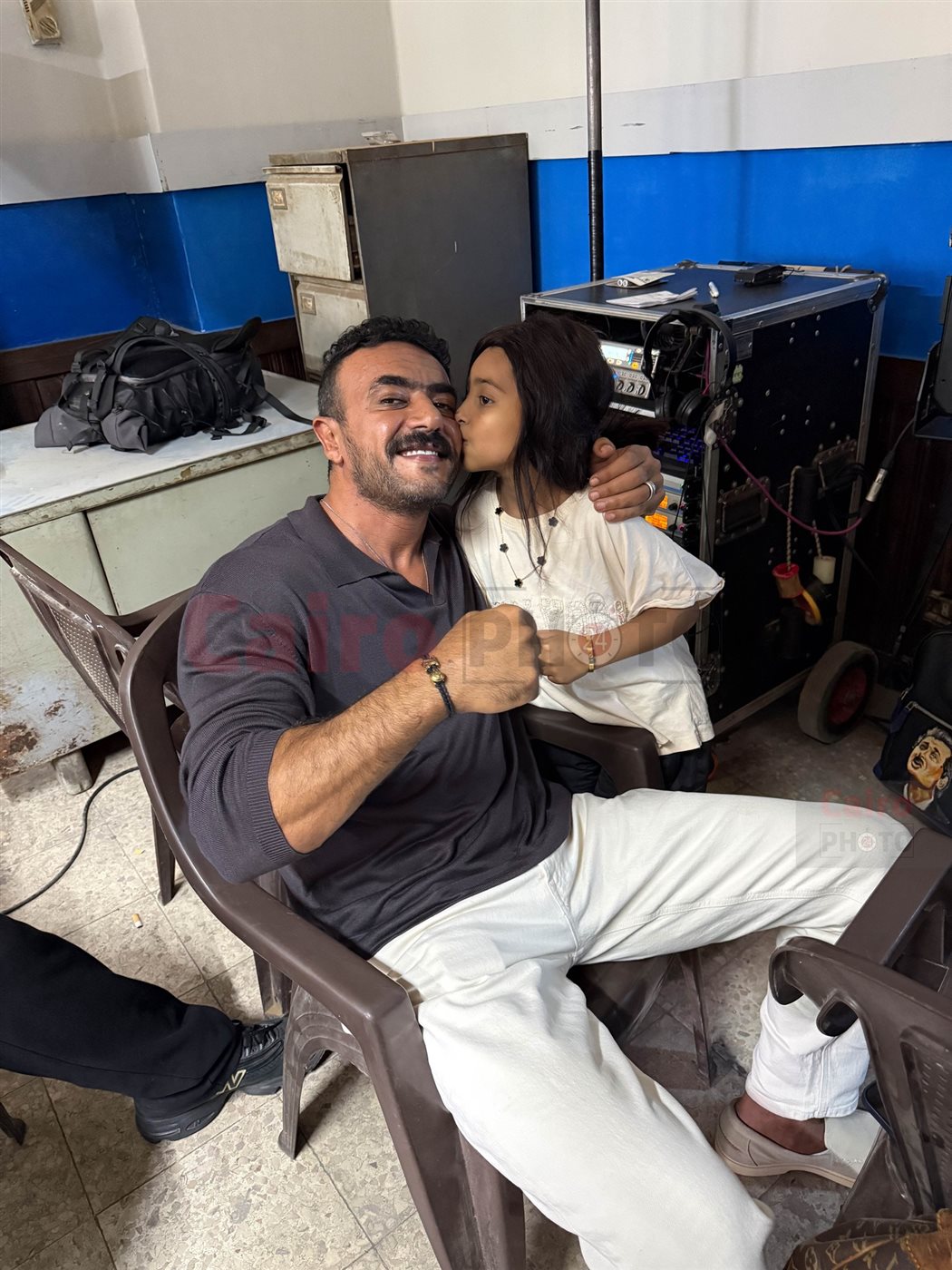 مي عمر وأحمد العوضي يحققان أمنية الطفلة ليلى محاربة السرطان