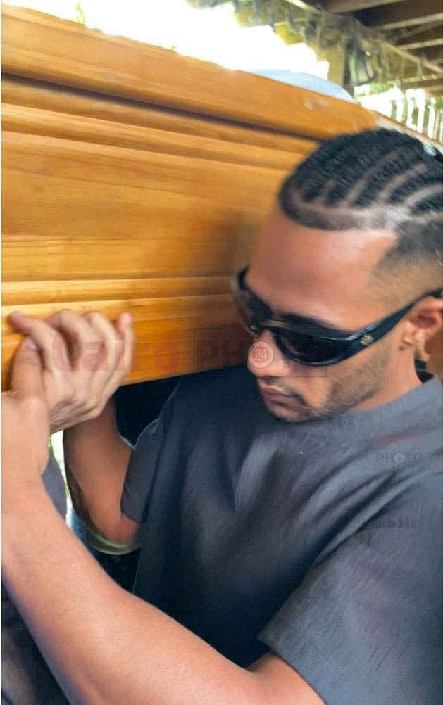 وصول جثمان والد محمد رمضان إلى مسجد مصطفى محمود لأداء صلاة الجنازة