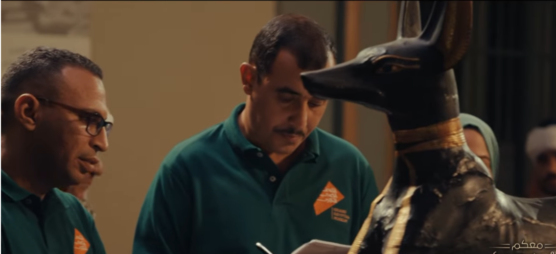 نقل قناع توت عنخ آمون