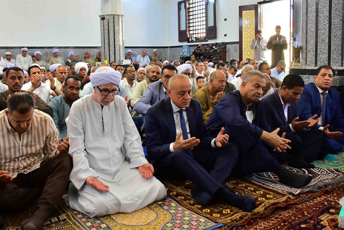 محافظ الأقصر يفتتح مسجد جديد