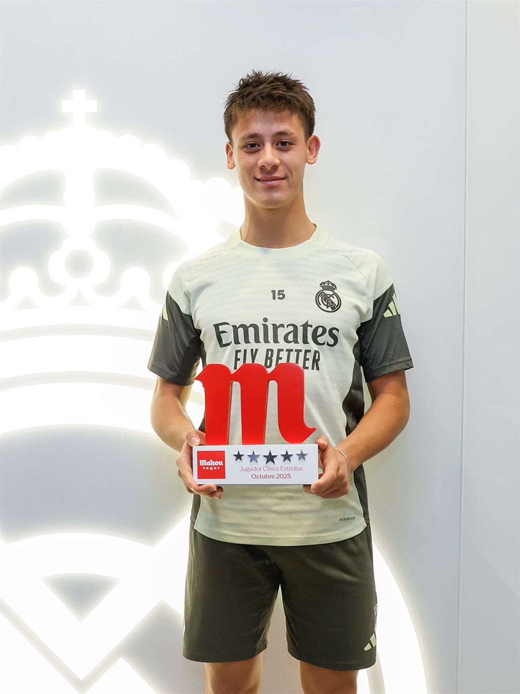 <strong>النجم التركي أردا جولر يفوز بجائزة أفضل لاعب خلال شهر أكتوبر بـ نادي ريال مدرديد</strong>