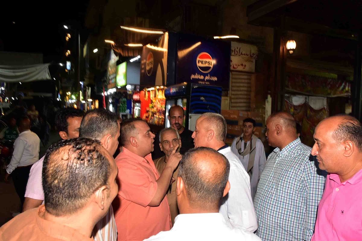 جولة ليلية بالسوق السياحي لمحافظ الأقصر