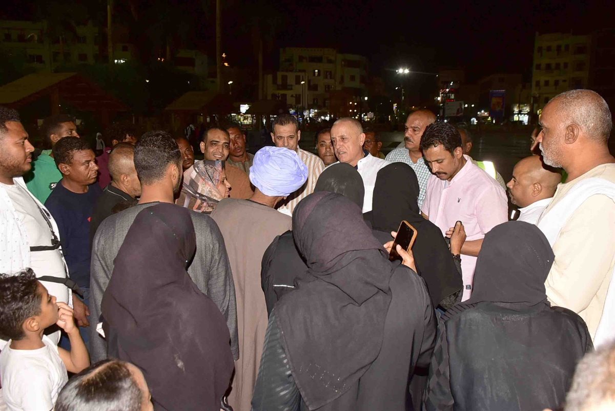 جولة ليلية بالسوق السياحي لمحافظ الأقصر