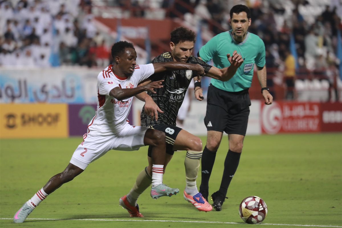 حمدي فتحي لاعب الوكرة من مباراة فريقه ضد الشمال في الدوري القطري