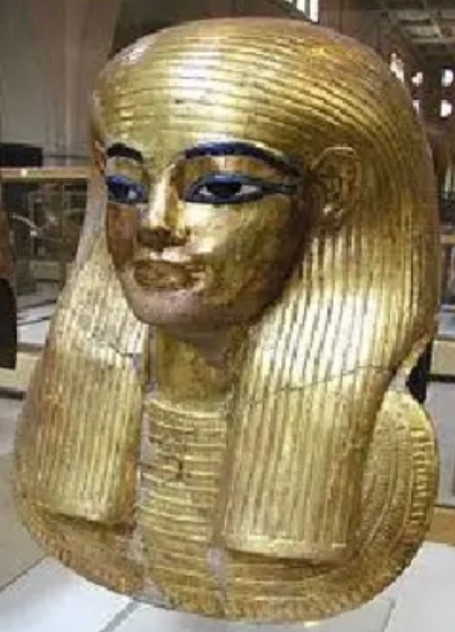 قناع يويا الذهبي