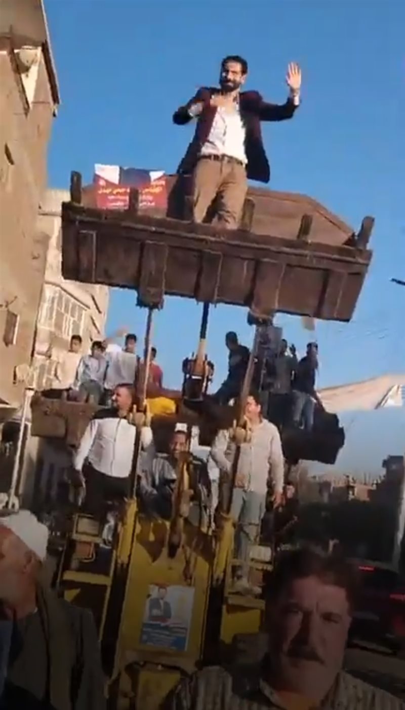 مسيرة باللودرات تحمل مرشح لعضوية مجلس النواب بالمنوفية