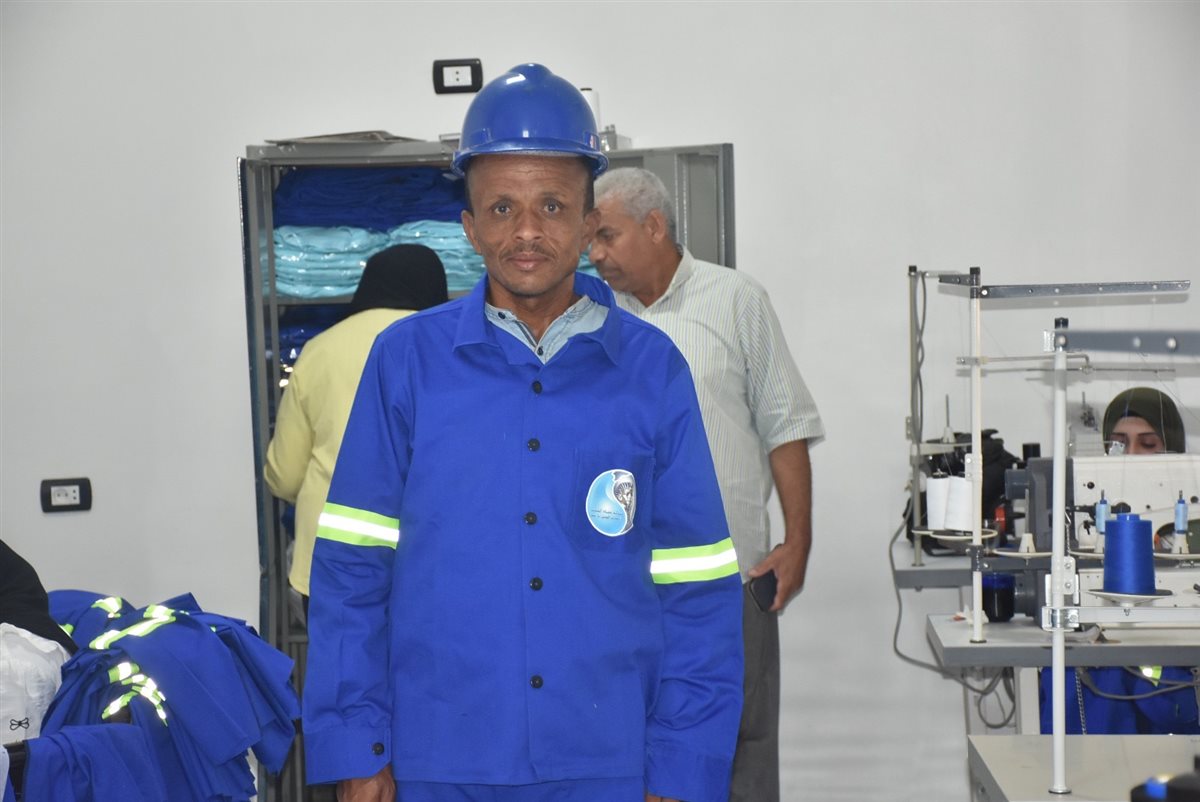 اول مصنع للملابس داخل شركة مياه الاقصر