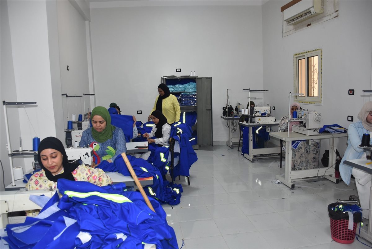 اول مصنع للملابس داخل شركة مياه الاقصر