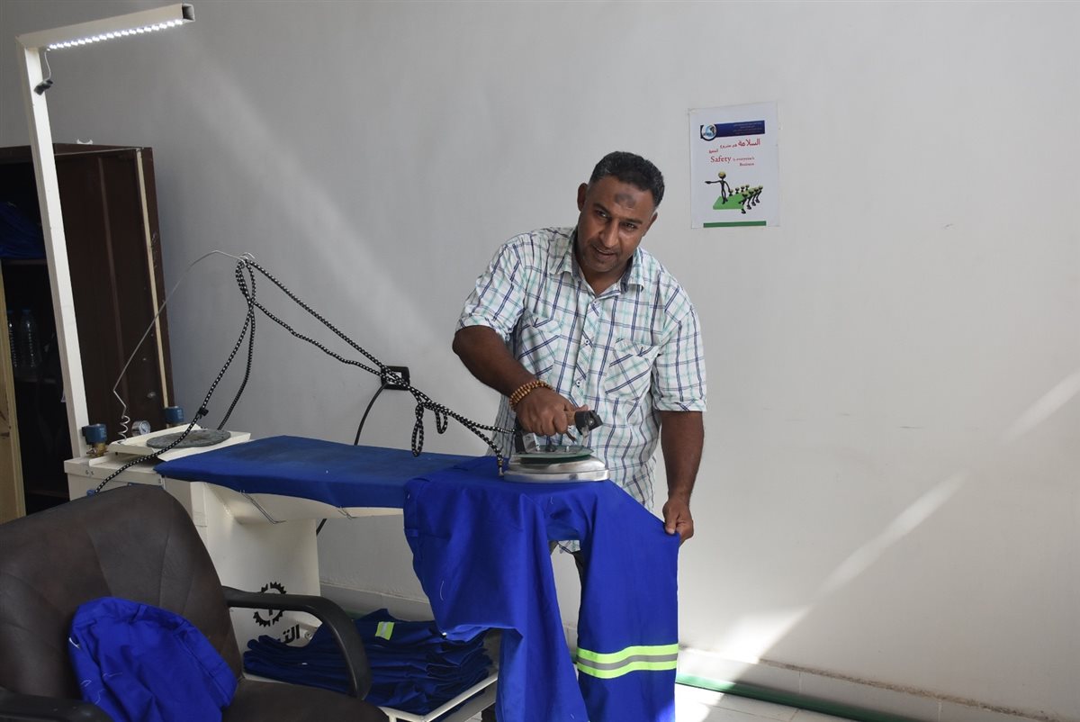 اول مصنع للملابس داخل شركة مياه الاقصر