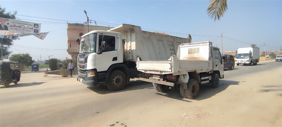 انهيار كوبري مشاة بقرية الواقات بطما