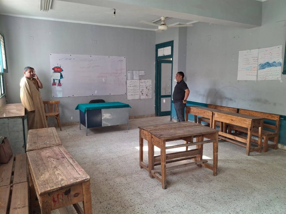 تجهيز اللجان فى مدارس طاميه بالفيوم استعدادا للانتخابات مجلس النواب.. صور