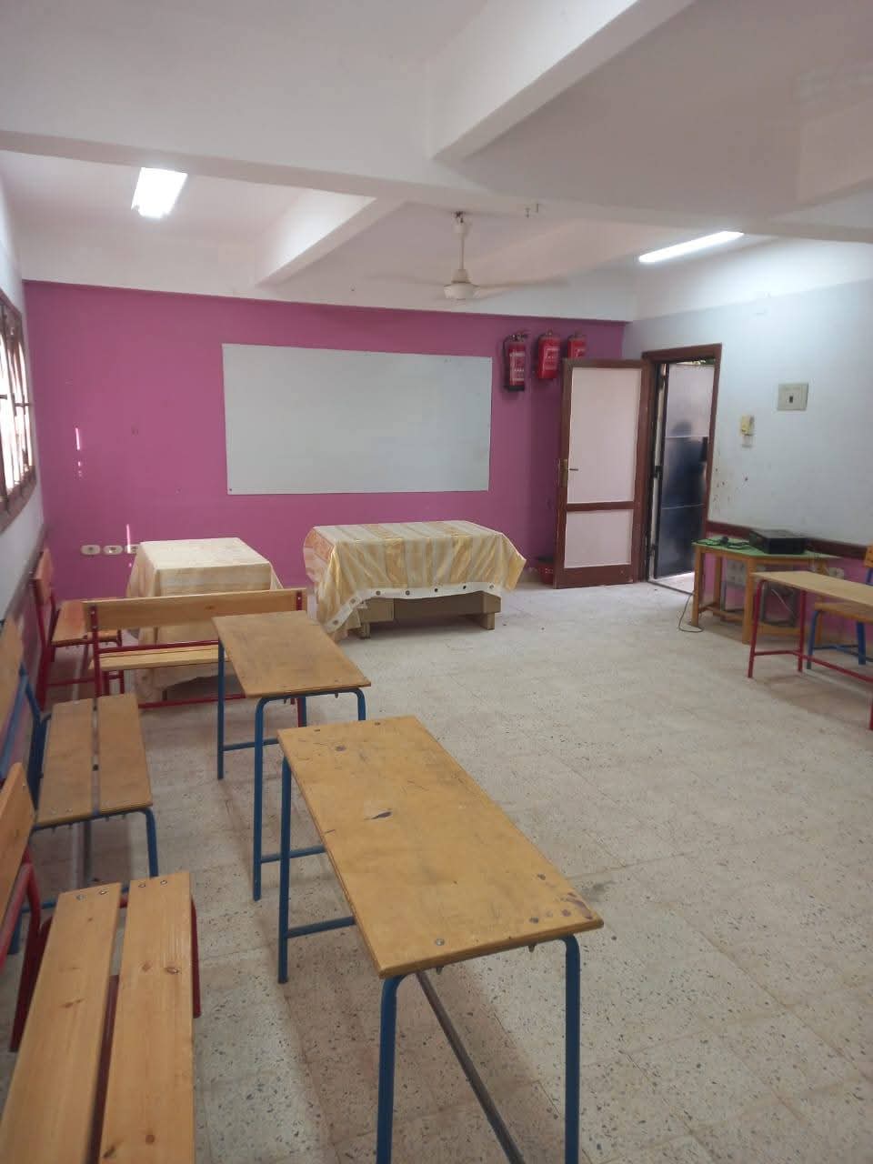 تجهيز اللجان فى مدارس طاميه بالفيوم استعدادا للانتخابات مجلس النواب.. صور