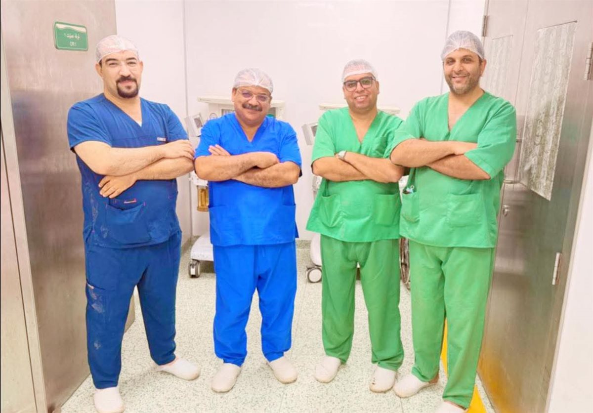 الفريق الطبي بمستشفى الزهور 