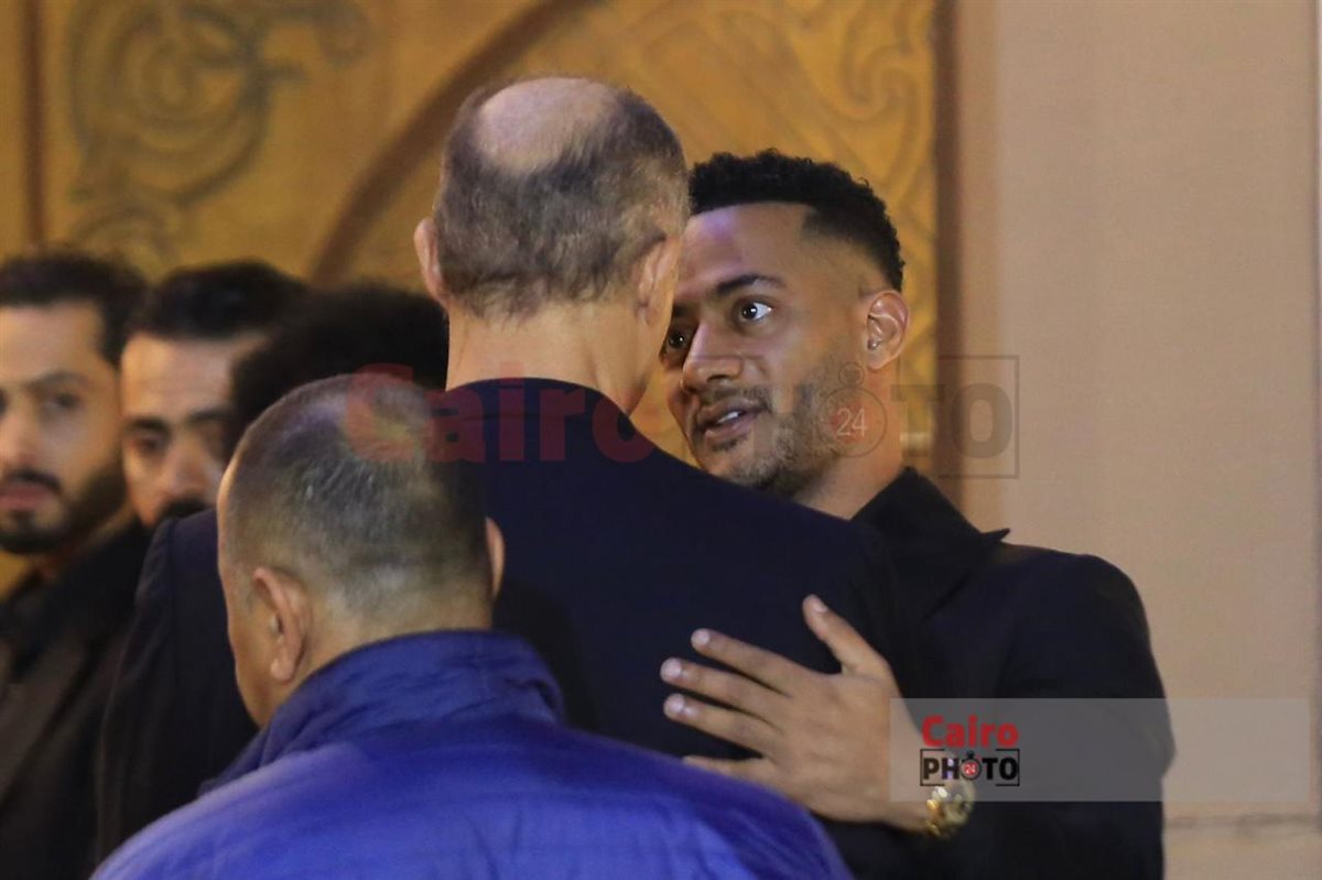 جمال وعلاء مبارك وعمرو سعد أول الحاضرين في عزاء والد محمد رمضان بمسجد الشرطة