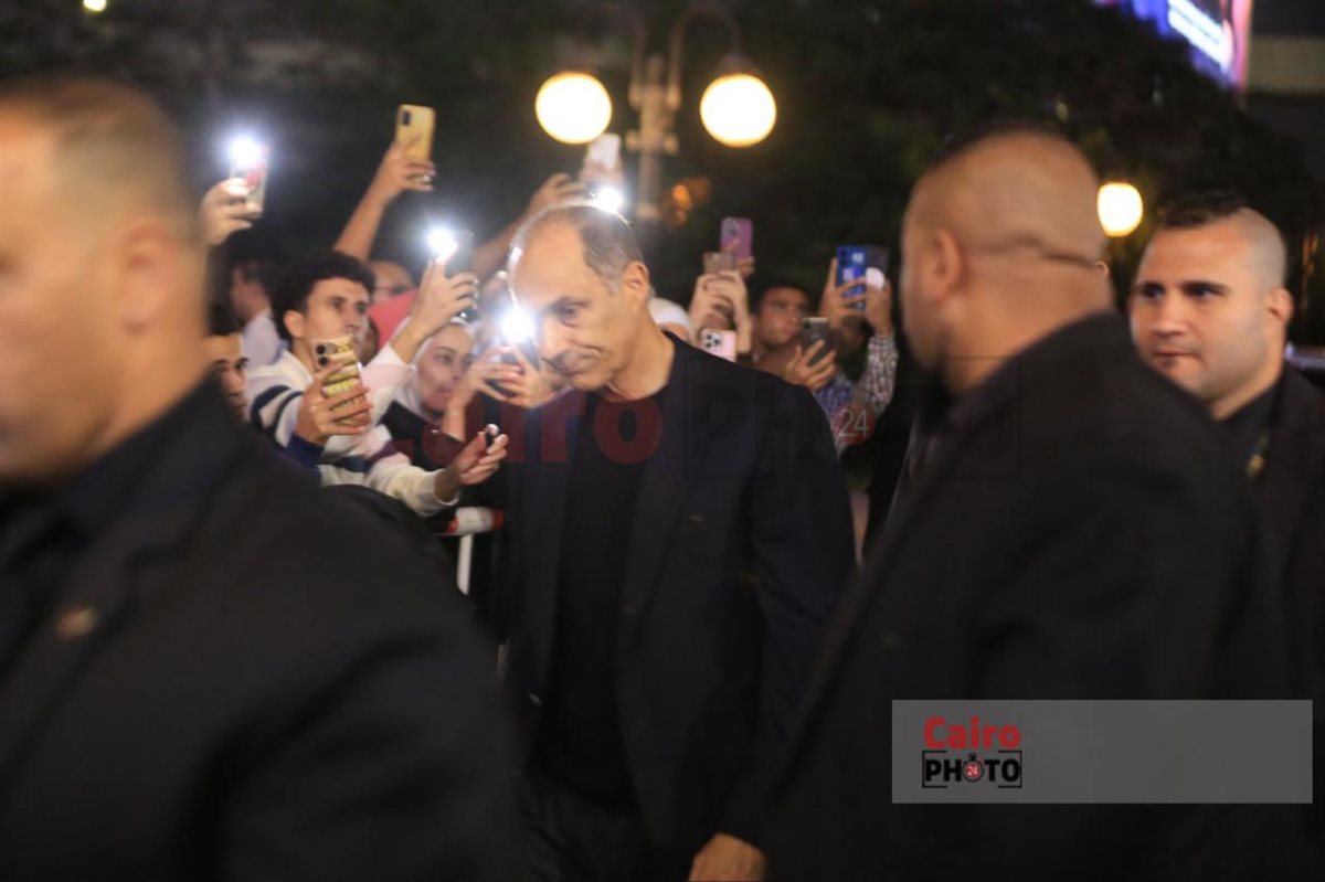 جمال وعلاء مبارك وعمرو سعد أول الحاضرين في عزاء والد محمد رمضان بمسجد الشرطة