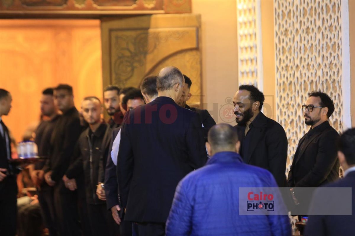 جمال وعلاء مبارك وعمرو سعد أول الحاضرين في عزاء والد محمد رمضان بمسجد الشرطة