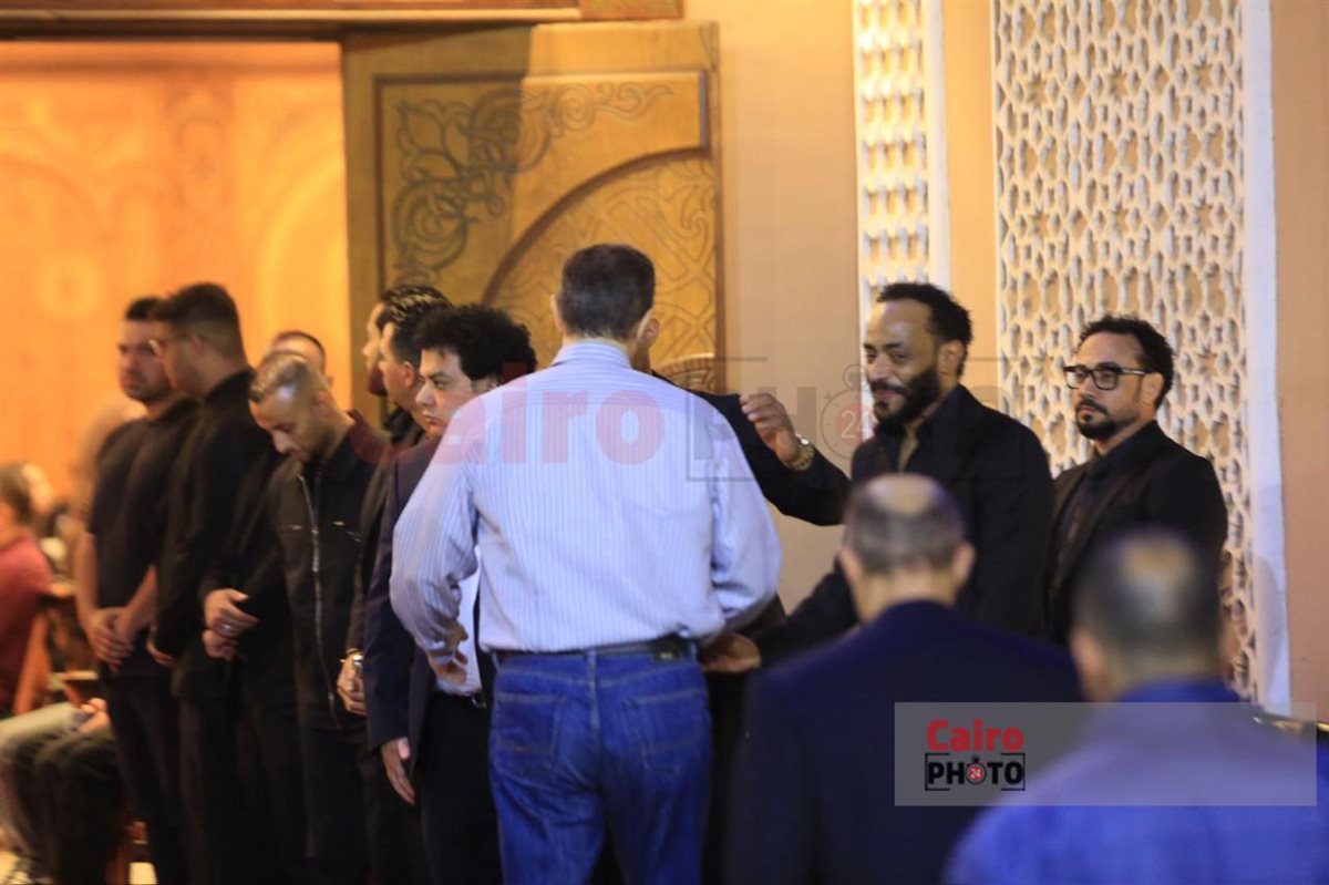 جمال وعلاء مبارك وعمرو سعد أول الحاضرين في عزاء والد محمد رمضان بمسجد الشرطة