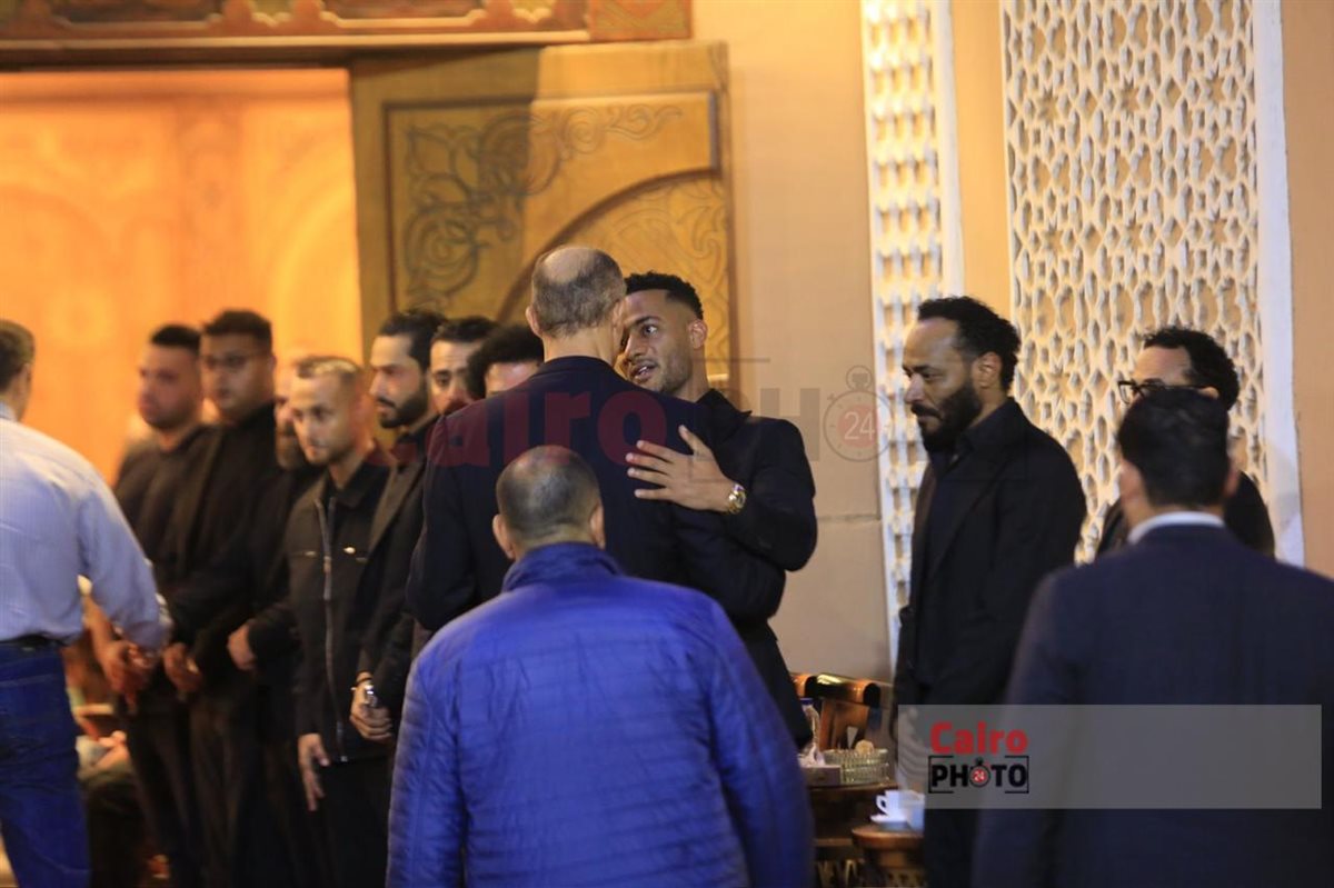 جمال وعلاء مبارك وعمرو سعد أول الحاضرين في عزاء والد محمد رمضان بمسجد الشرطة