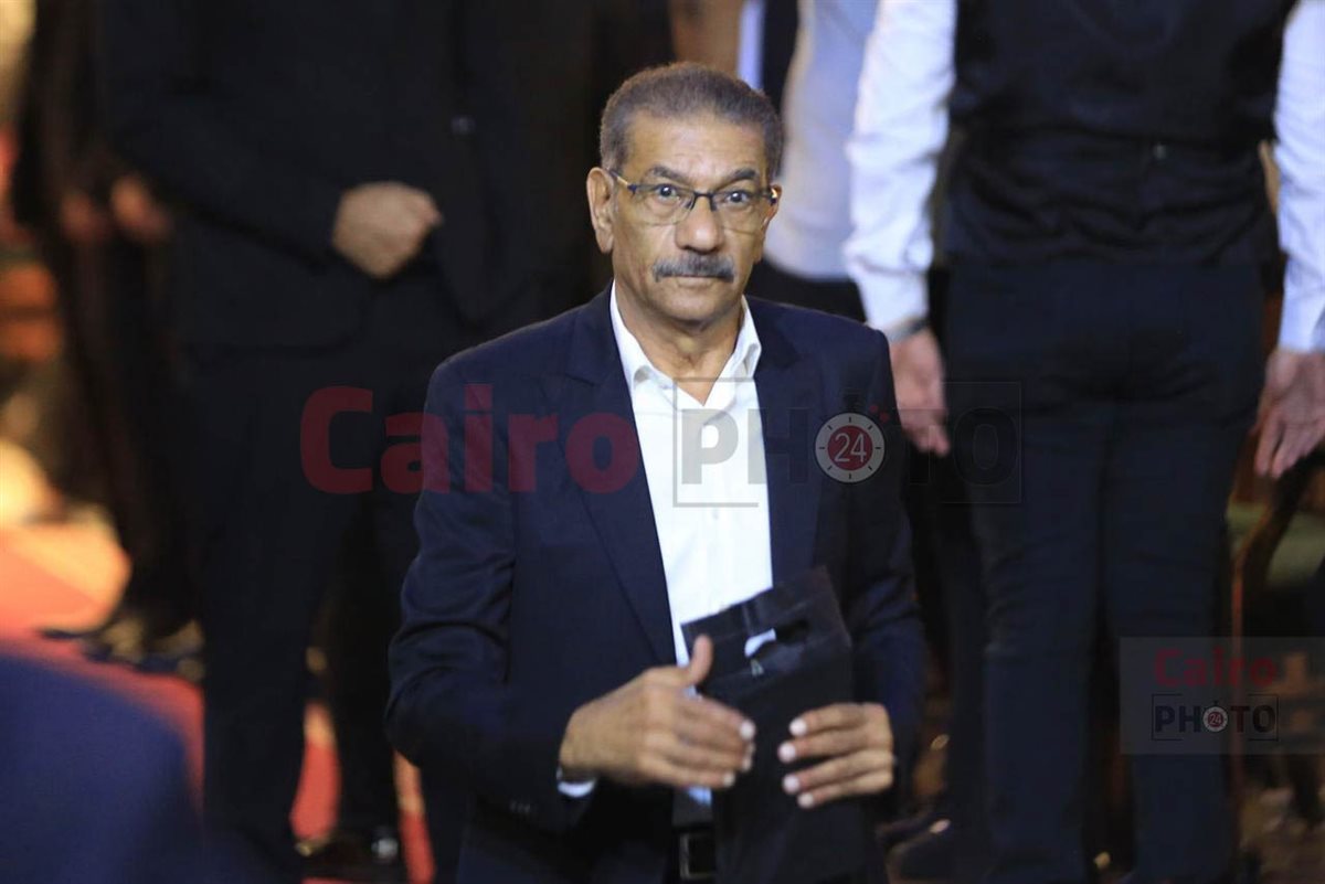 نجوم الفن يقدمون واجب العزاء في والد محمد رمضان بمسجد الشرطة بالشيخ زايد