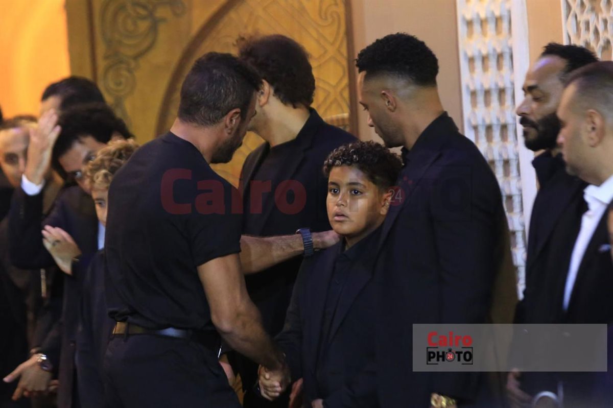 نجوم الفن يقدمون واجب العزاء في والد محمد رمضان بمسجد الشرطة بالشيخ زايد