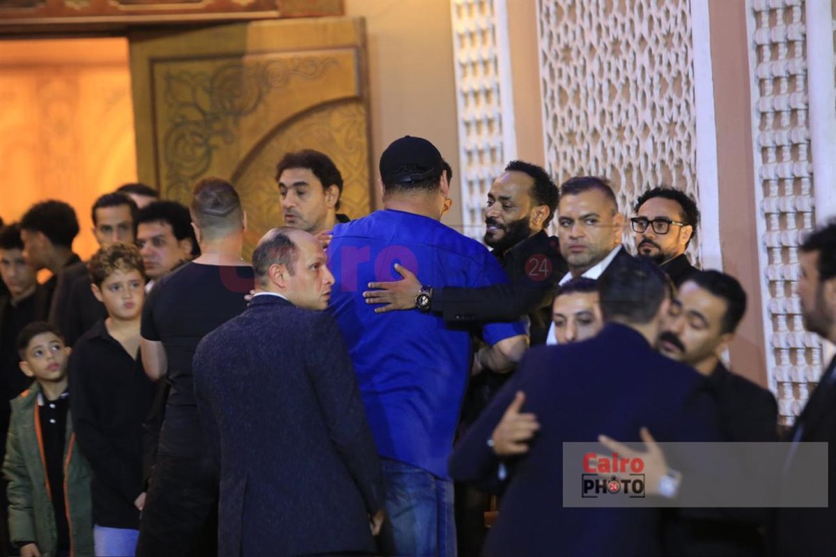 نجوم الفن يقدمون واجب العزاء في والد محمد رمضان بمسجد الشرطة بالشيخ زايد