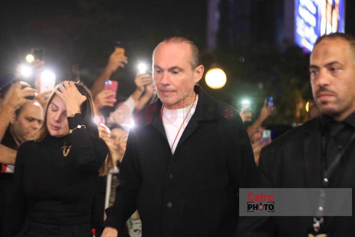 نجوم الفن يقدمون واجب العزاء في والد محمد رمضان بمسجد الشرطة بالشيخ زايد