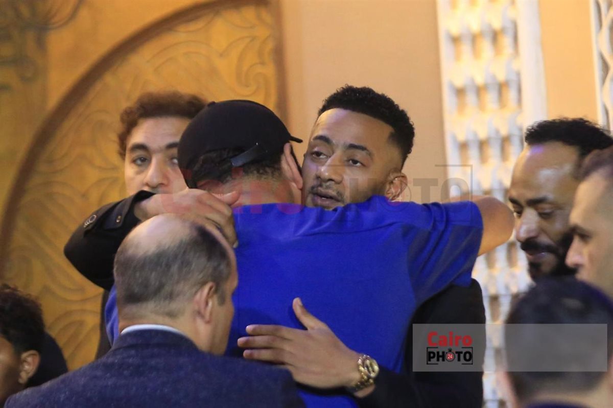 نجوم الفن يقدمون واجب العزاء في والد محمد رمضان بمسجد الشرطة بالشيخ زايد