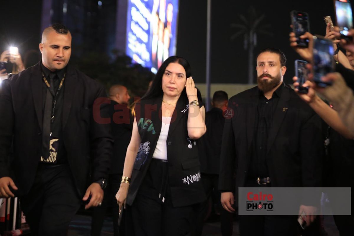 نجوم الفن يقدمون واجب العزاء في والد محمد رمضان بمسجد الشرطة بالشيخ زايد