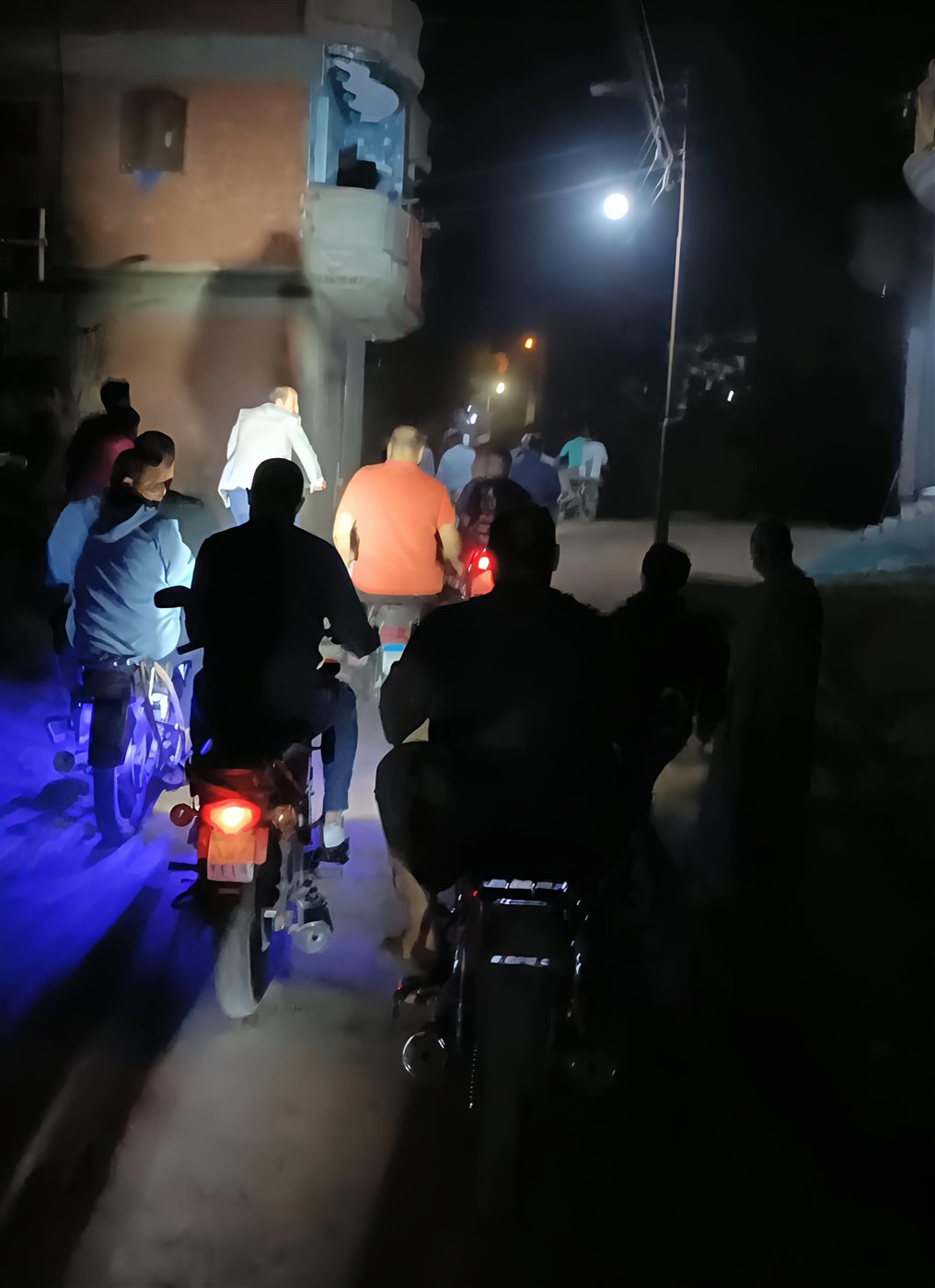 مرشح بالمنوفية يجوب المناطق الزراعية بالدراجة