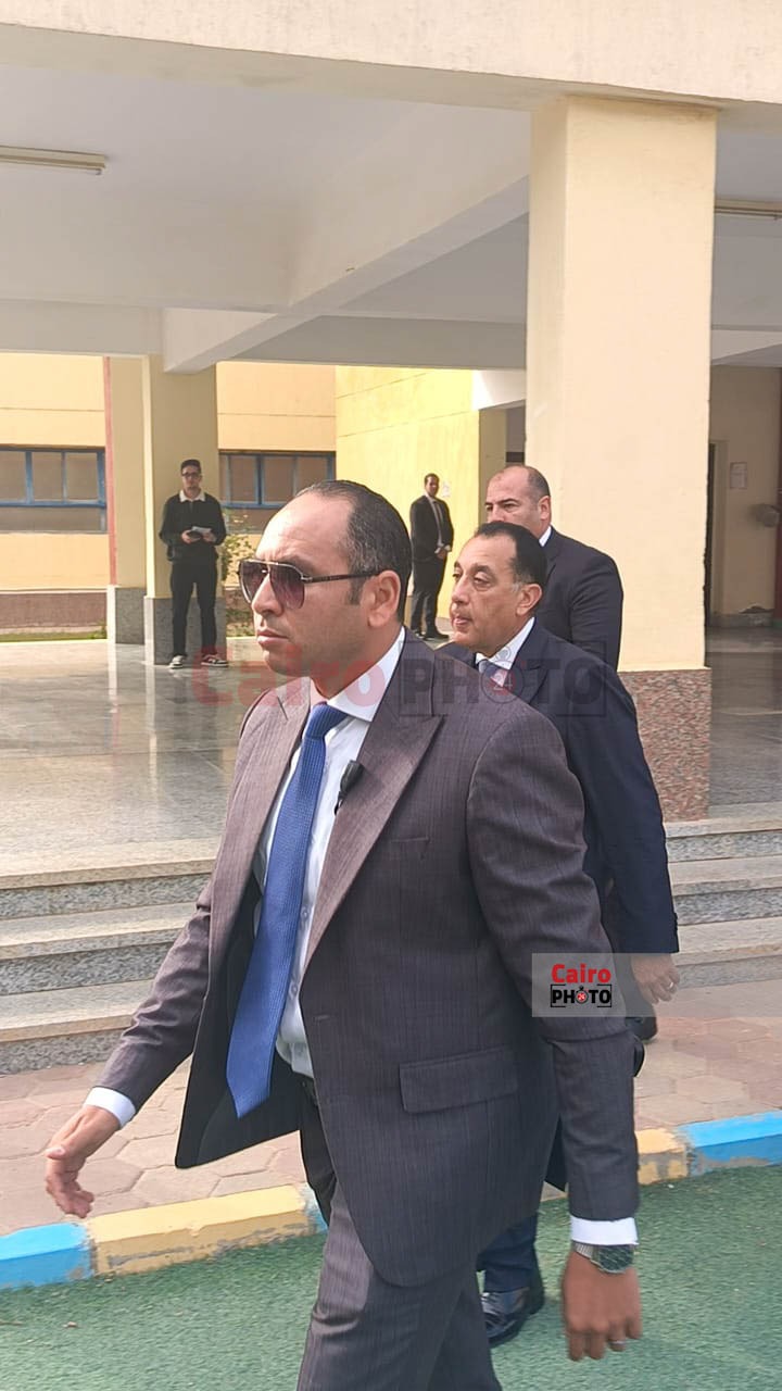 رئيس الوزراء يدلي بصوته في انتخابات مجلس النواب بالمدرسة المصرية اليابانية بالشيخ زايد