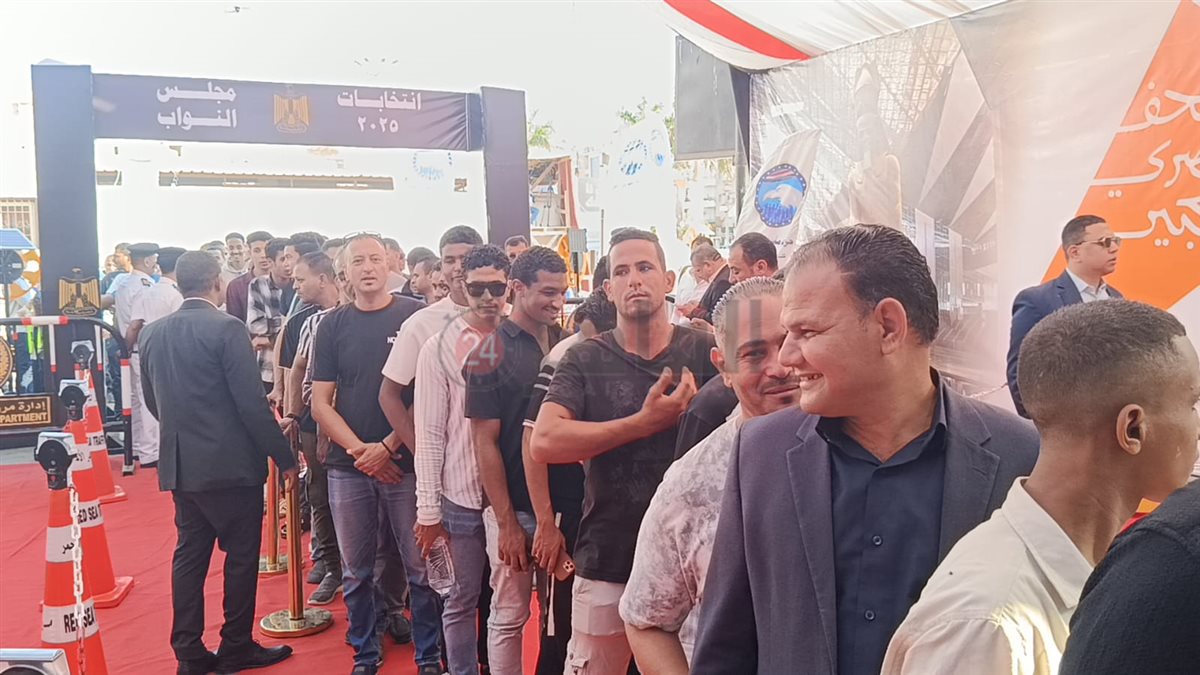 المواطنين أمام اللجان بالغردقة 