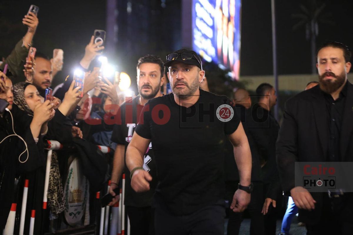 نجوم الفن والإعلام في عزاء والد محمد رمضان بمسجد الشرطة بالشيخ زايد