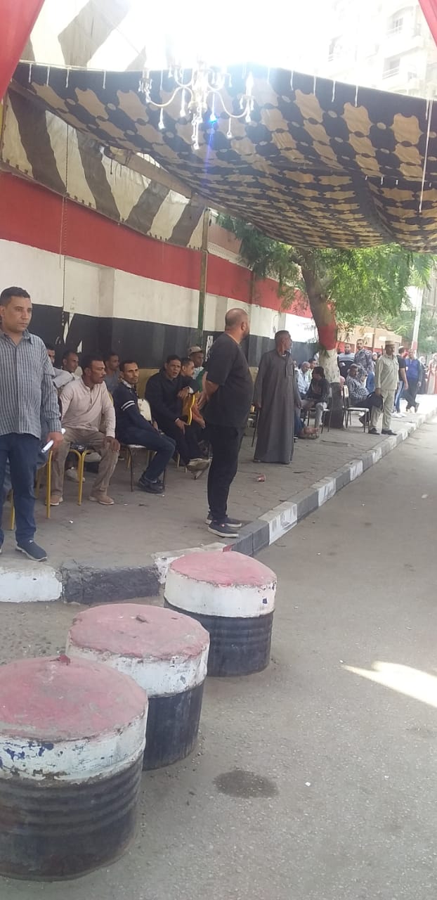 حشد جماهيري أمام المقار الانتخابية بالفيوم دعمًا للاستحقاق الدستوري