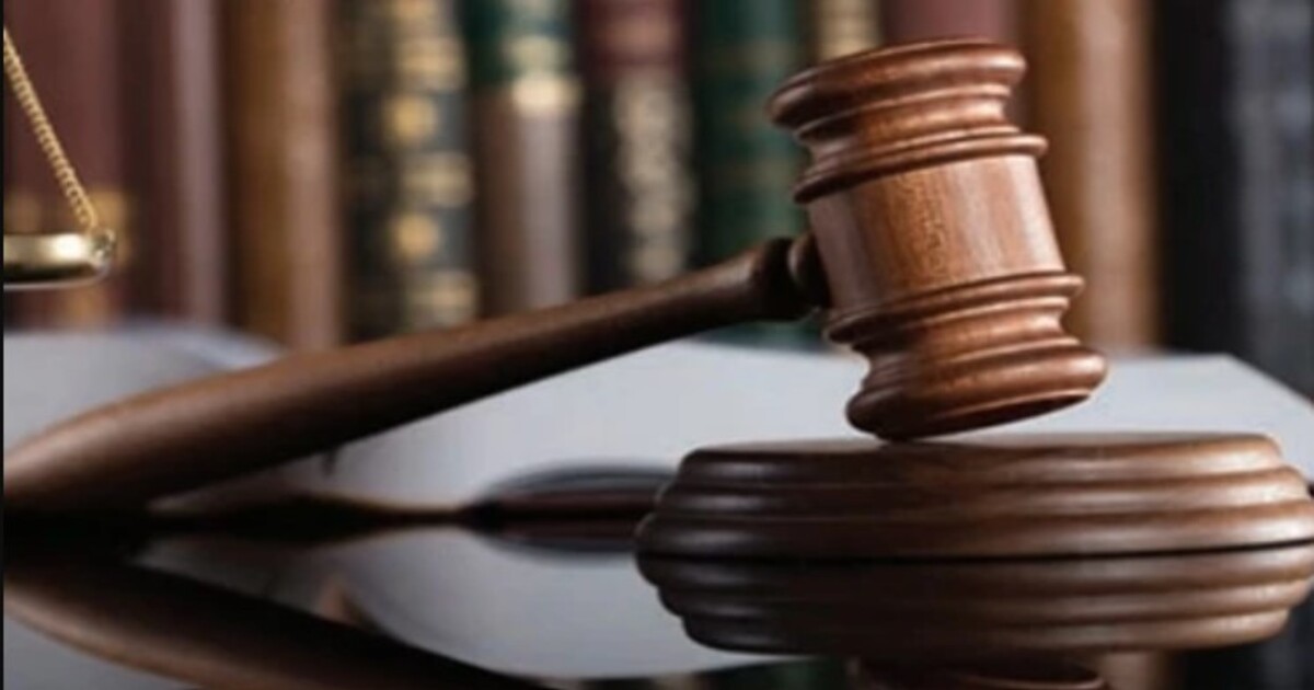 هل الحضن فعل فاضح؟