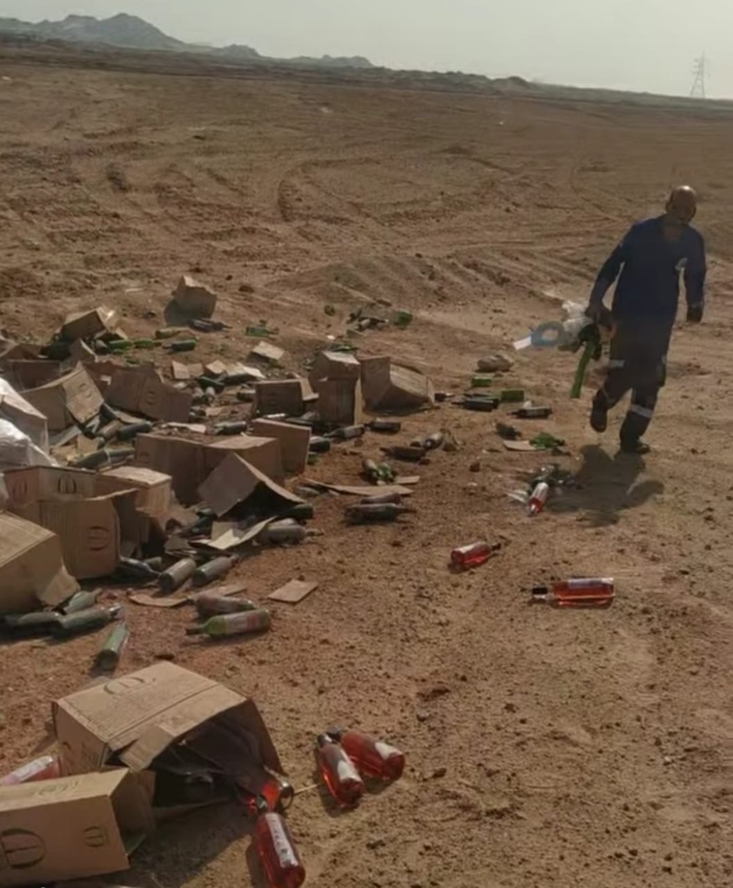 السيارة المتسببة في الحادث بطريق شرم الشيخ 