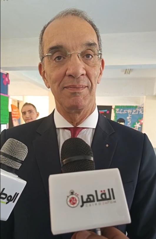 وزير الاتصالات خلال لقائه مع القاهرة 24