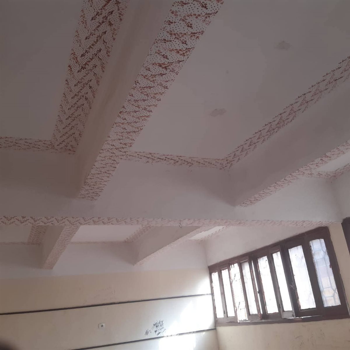 أعمال تجهيز المدارس المقرر استخدامها كمقار انتخابية